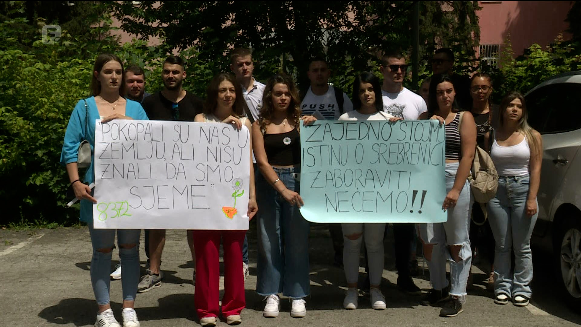 Sa protestnog skupa zatraženo da se studentice koje su veličale ratne zločince isključe sa studija